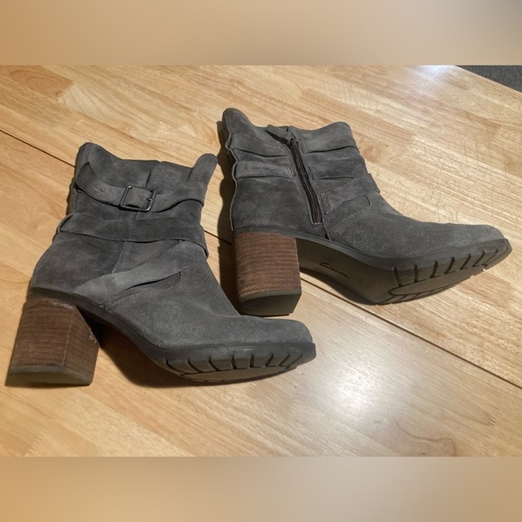Clarks ankle boots in size 10 M with approximately a 2 1/2 inch heel - Picture 2 of 5